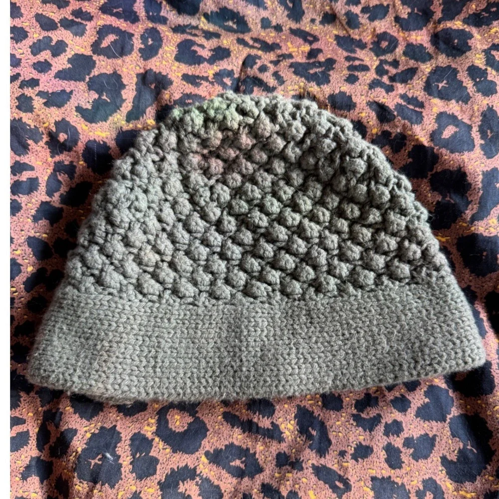 Abercrombie Olive Green Crochet Knit Beanie Wool Blend Popcorn Y2K Button Hat